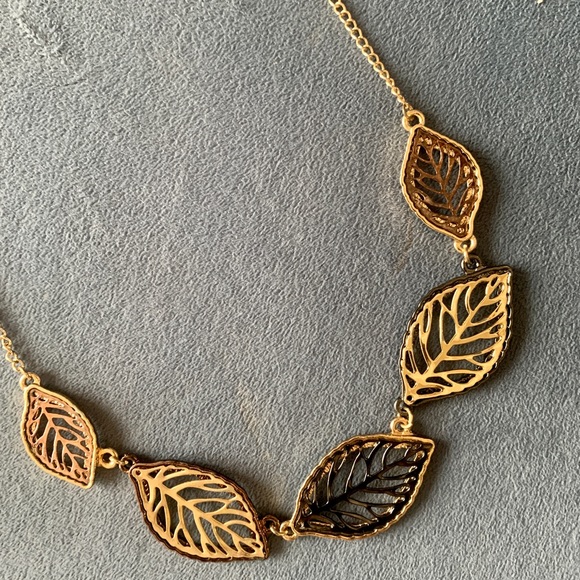 5 leaves Neckpiece from the US 🇺🇸 - Picture 6 of 11